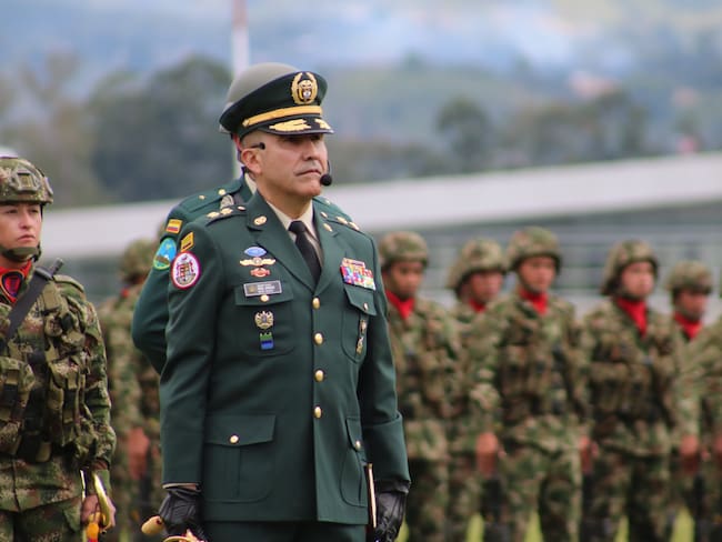 General del Ejército sigue ascendiendo a pesar de graves acusaciones por falsos positivos