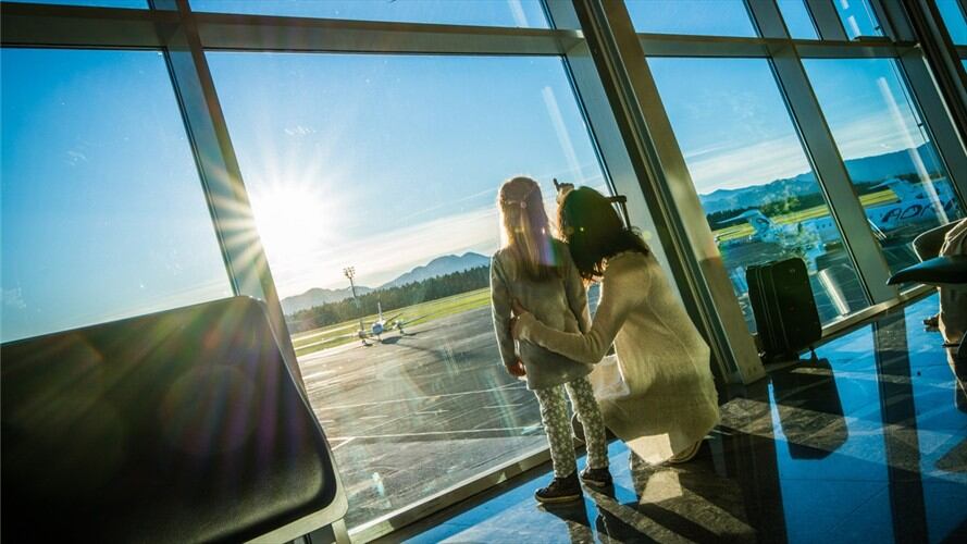 Conozca el proceso que debe realizar cuando el padre o la madre del menor no quiere dar esta autorización. . Foto: Getty Images