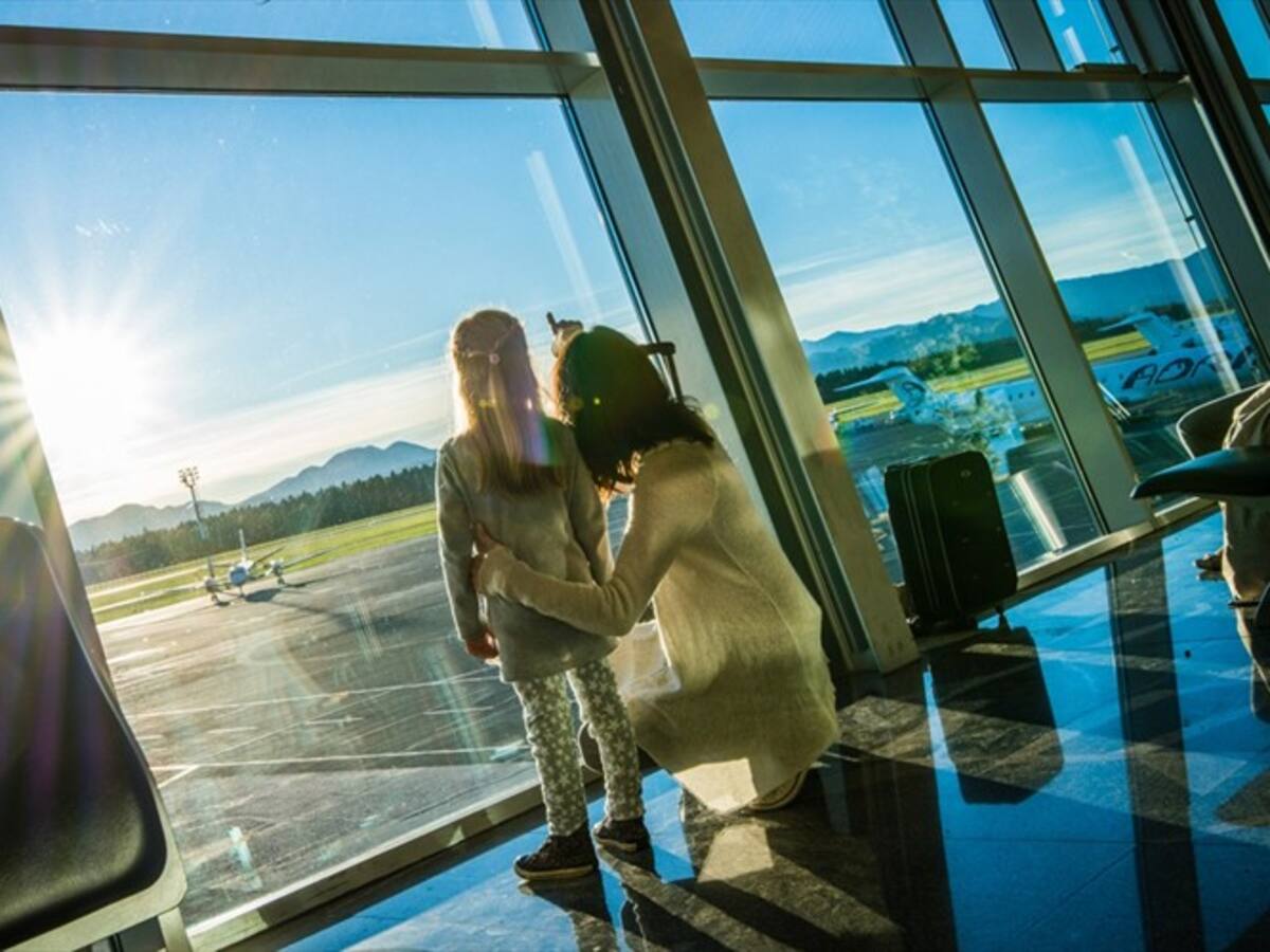 ¿Qué debe hacer si el otro progenitor no le da el permiso para salir del país a su hijo?