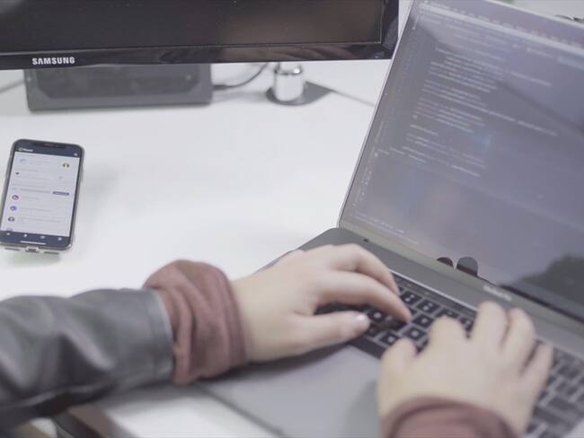 Una persona puede aumentar sus ingresos con Platzi, indica informe