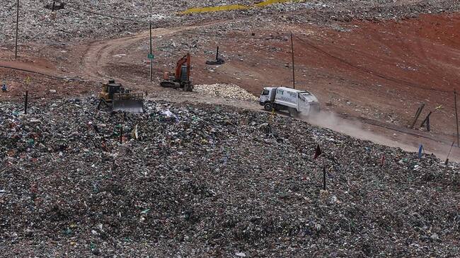La Contraloría Distrital advierte además el riesgo de una emergencia sanitaria, al encontrarse en disputa el manejo de estos residuos mixtos del relleno Doña Juana. Foto: Colprensa