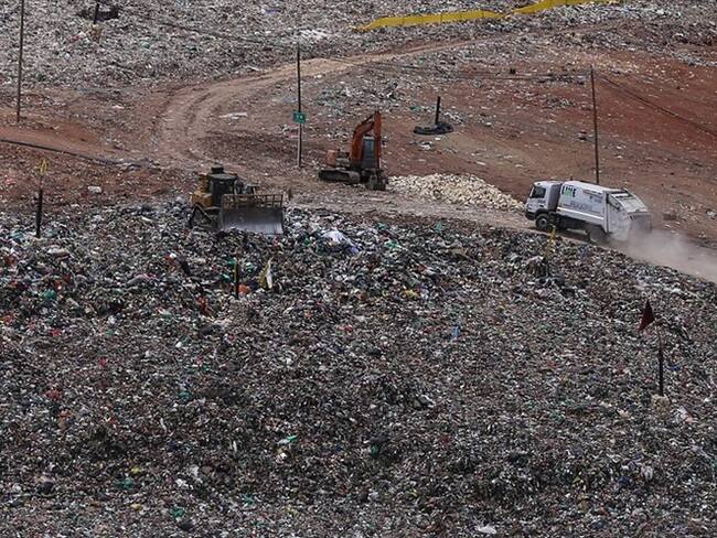 La Contraloría Distrital advierte además el riesgo de una emergencia sanitaria, al encontrarse en disputa el manejo de estos residuos mixtos del relleno Doña Juana. Foto: Colprensa