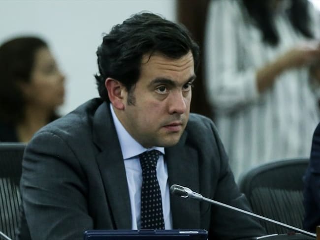 Peñalosa quiere fusilar antes de recibir la orden: senador Rodrigo Lara