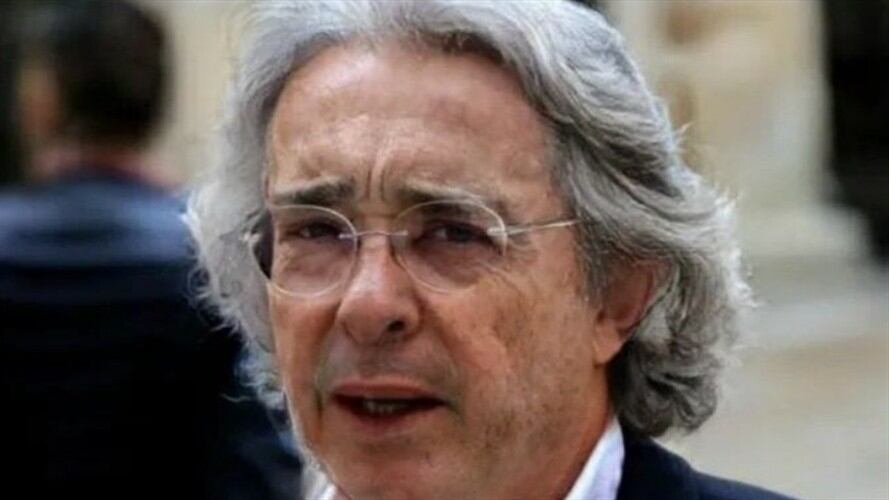 Meme de Álvaro Uribe Vélez en redes sociales. Foto: Twitter: @AlvaroUribeVel