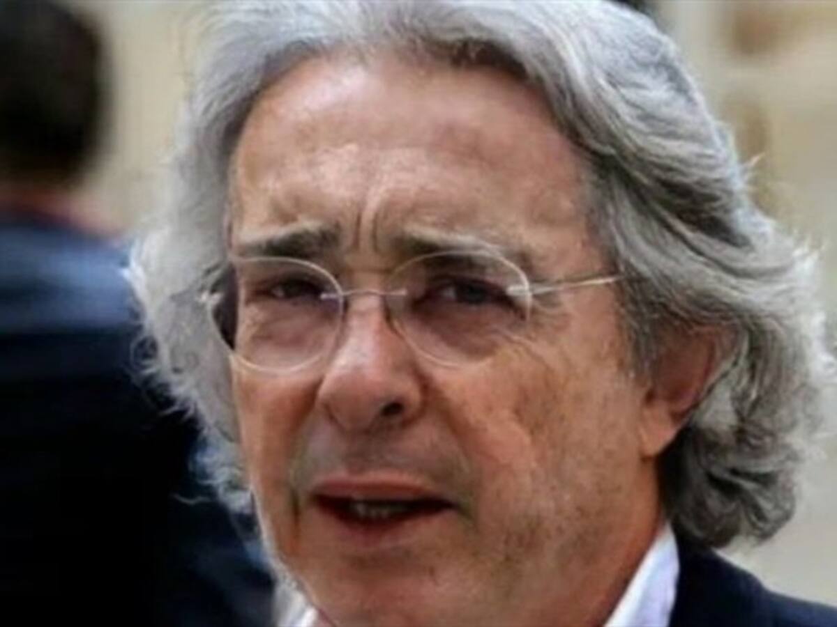 Uribe se burló de sí mismo y compartió meme de las keratinas de Epa Colombia