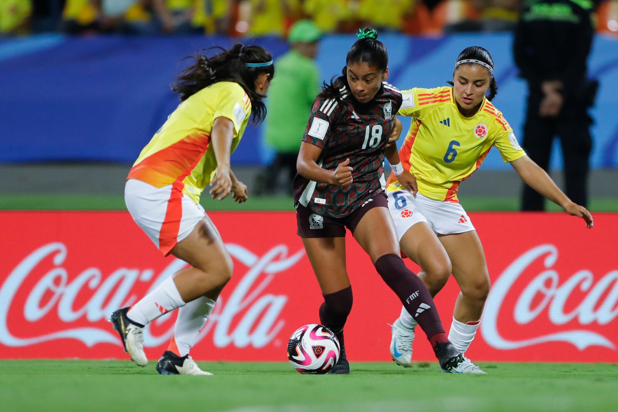 Copa Mundial Femenina sub-20 entre las selecciones de México y Colombia en estadio Atanasio Girardot en Medellín (Colombia). FOTO: EFE/ Luis Eduardo Noriega Arboleda