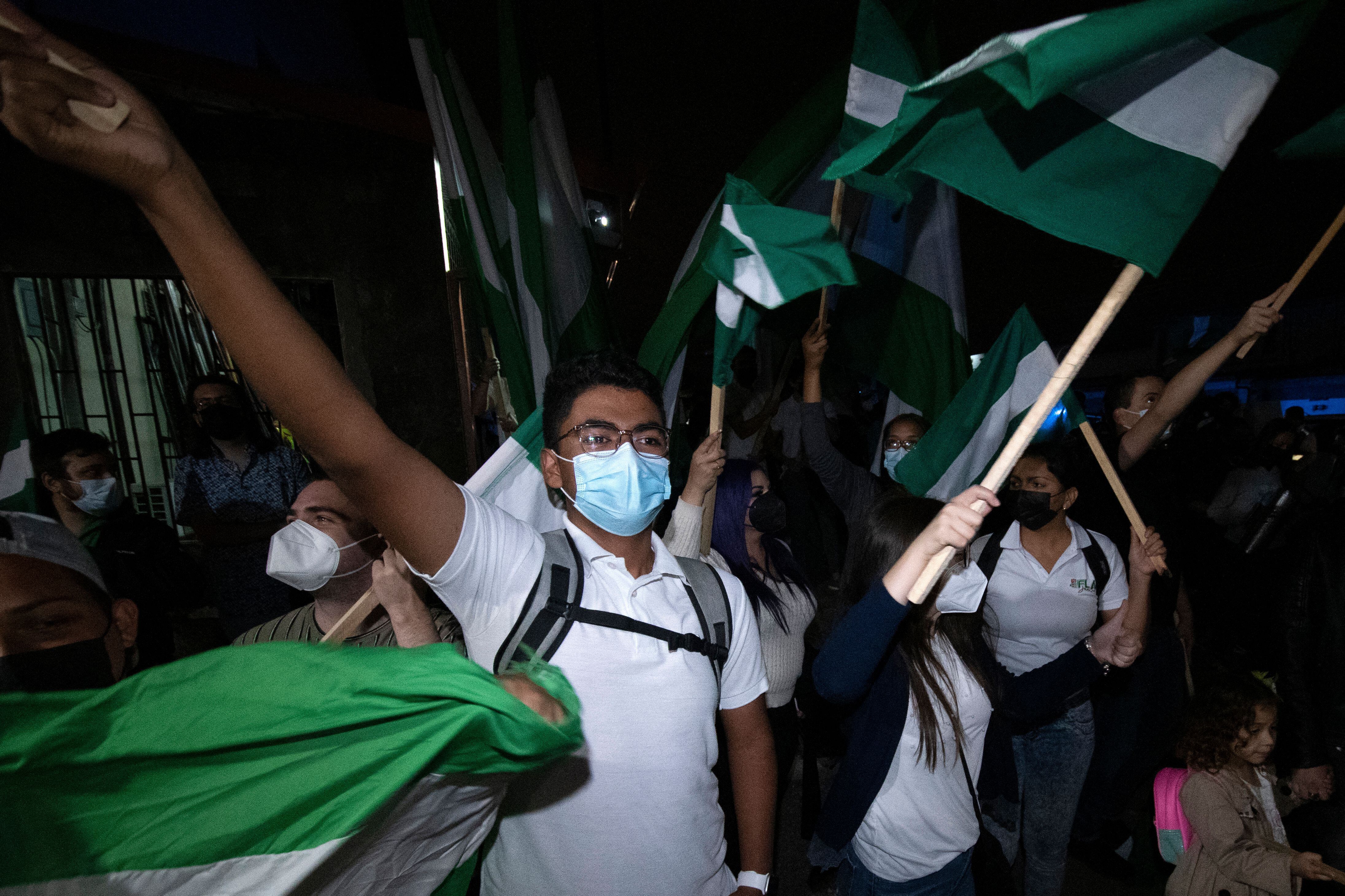 Supporters of Costa Rican presidential candidate Jose Maria Figueres of the National Liberation Party cheer ahead of a debate with Costa Rican presidential candidate Rodrigo Chaves of the Social Democratic Progress party in San Jose, Costa Rica, April 1, 2022. (Photo by Ezequiel BECERRA / AFP) (Photo by EZEQUIEL BECERRA/AFP via Getty Images)