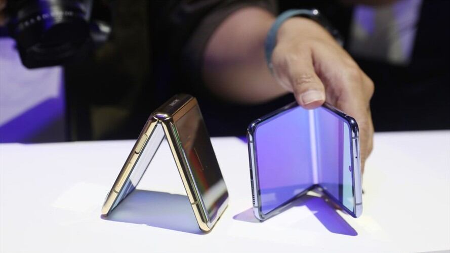 El Z Flip tendrá un procesador de ocho núcleos, 256GB de almacenamiento interno y ocho de memoria RAM.. Foto: Getty Images