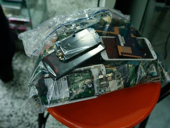Autoridades logran la incautacion de numerosos celulares y equipos tecnológicos en Bogotá. Foto: Colprensa