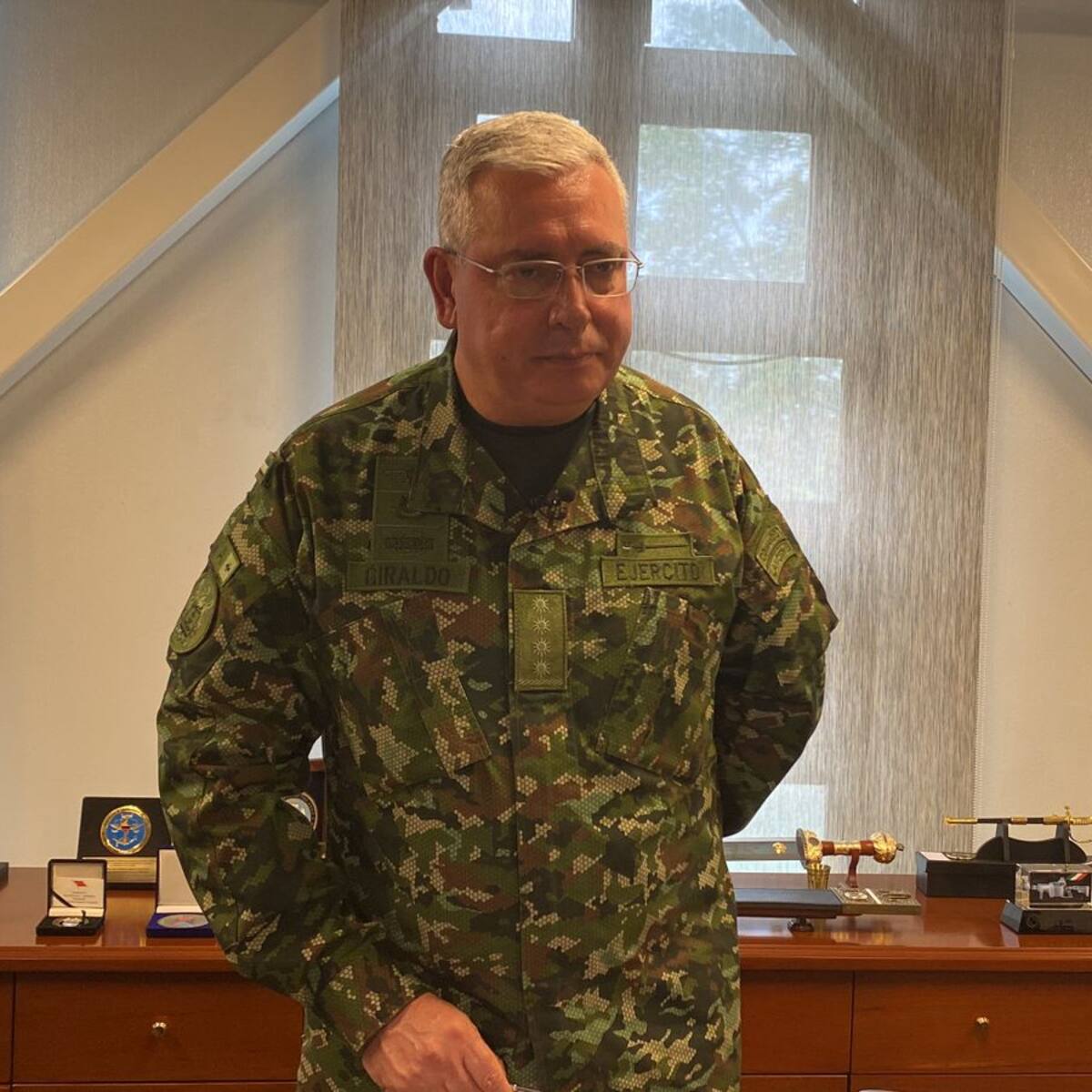 Nos identificamos con sus políticas: apoyo del comandante de FF.MM. a MinDefensa