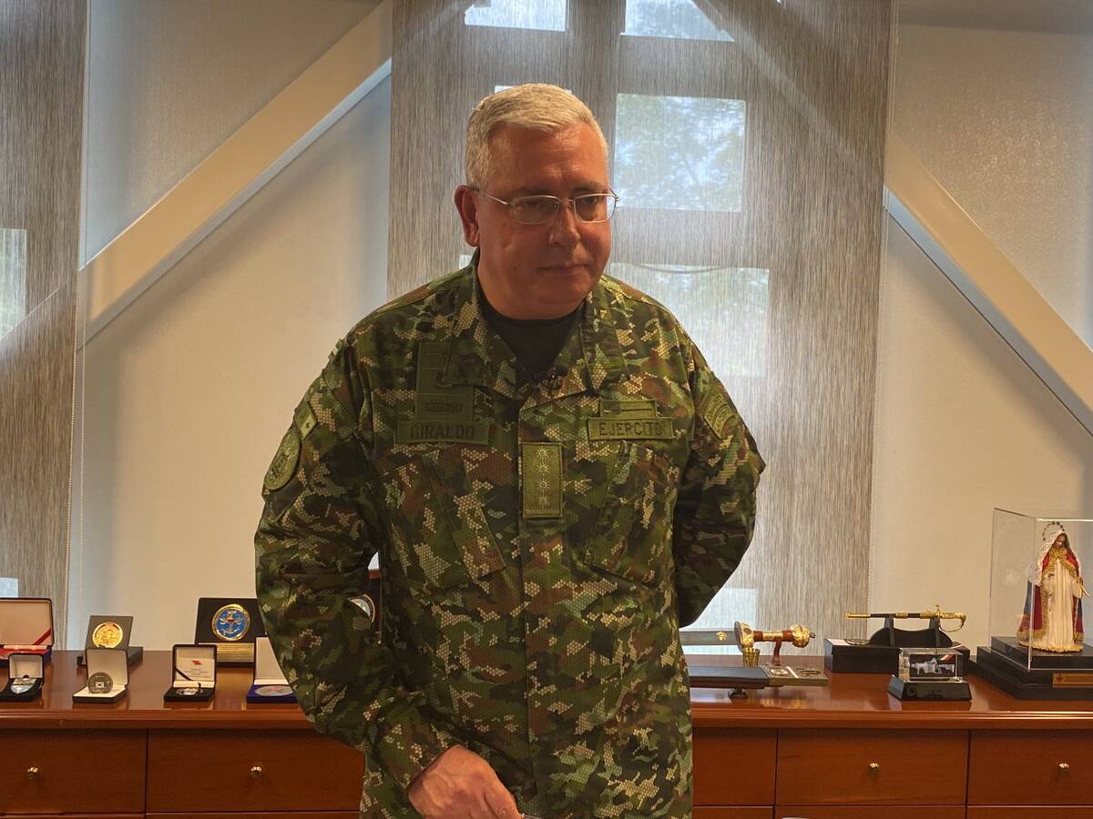 Nos identificamos con sus políticas: apoyo del comandante de FF.MM. a MinDefensa