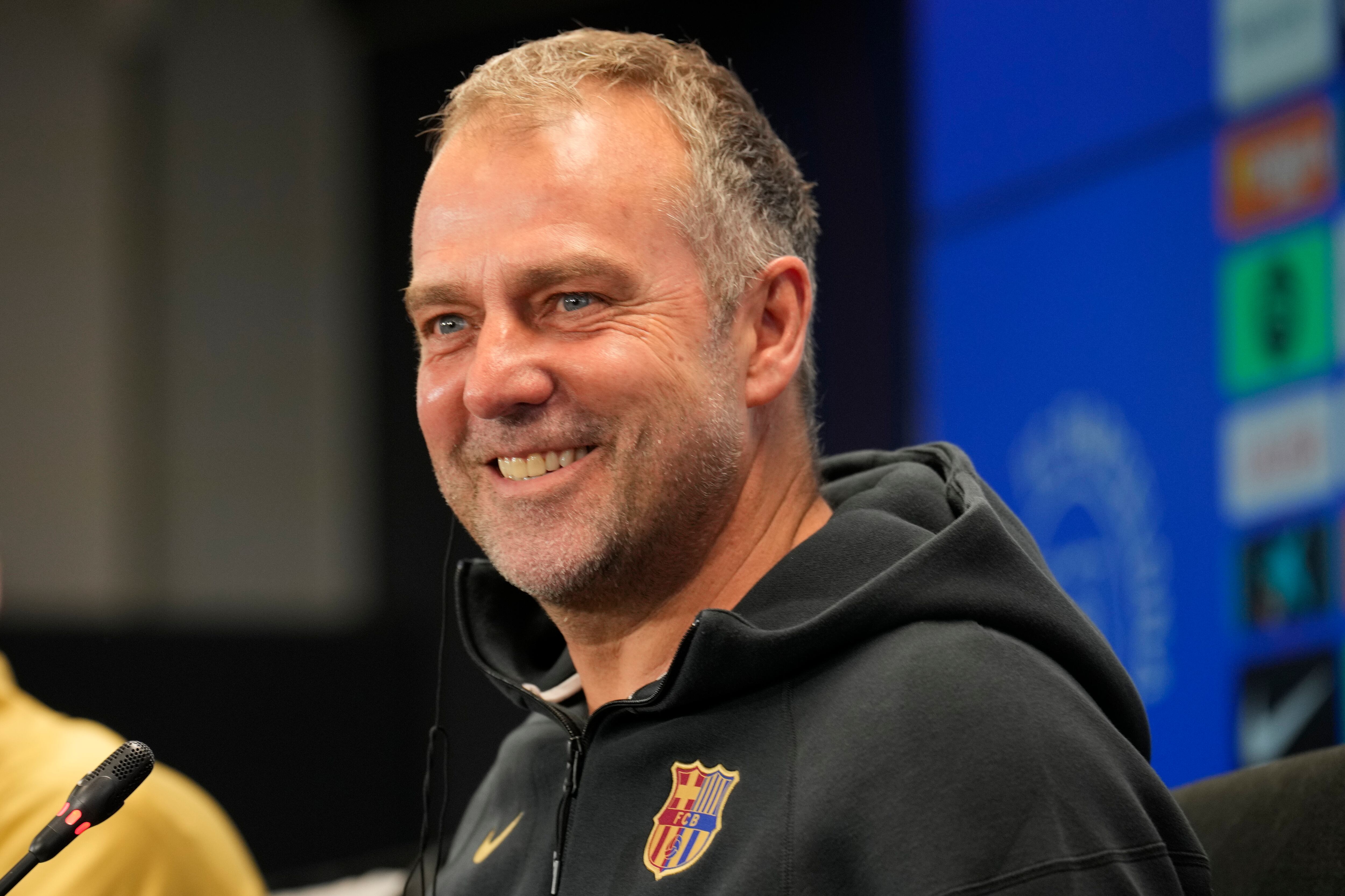 Flick le pidió a sus jugadores disfrutar el partido ante Inter de Milán por las semifinales de la Champions League. EFE/Alejandro García