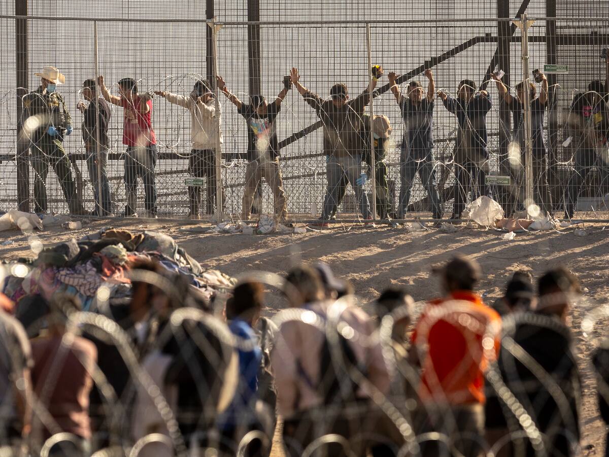 Autoridades hallan a 256 migrantes abandonados al este de México en tres operativos