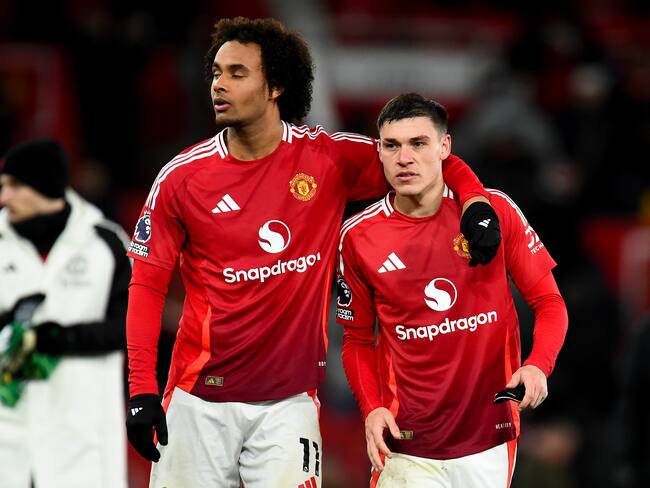 MANCHESTER (United Kingdom), 26/02/2025.- Joshua Zirkzee (L) and Manuel Ugarte (R) of Manchester United react after winning the English Premier League match between Manchester United and Ipswich Town, in Manchester, Britain, 26 February 2025. (Reino Unido) EFE/EPA/PETER POWELL EDITORIAL USE ONLY. No use with unauthorized audio, video, data, fixture lists, club/league logos, 'live' services or NFTs. Online in-match use limited to 120 images, no video emulation. No use in betting, games or single club/league/player publications.