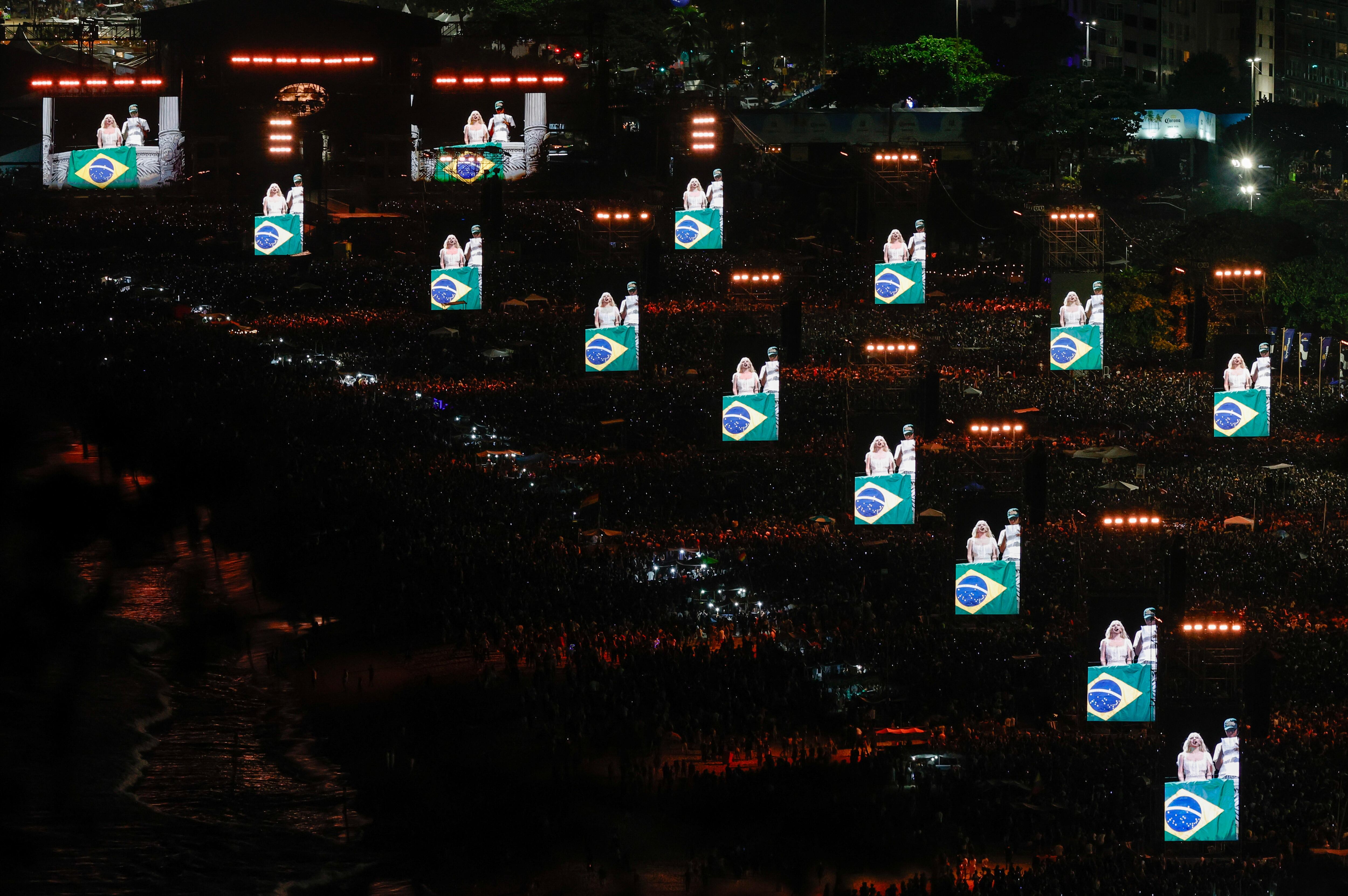 La cantante y compositora estadounidense Lady Gaga se presentó en un macroconcierto gratuito en la playa de Copacabana en Río de Janeiro. FOTO: EFE/ Andre Coelho