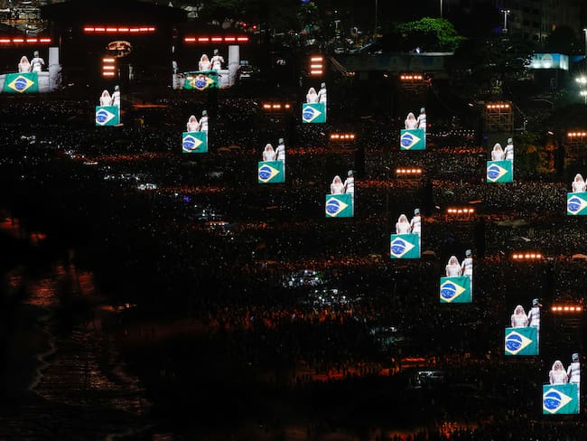 La cantante y compositora estadounidense Lady Gaga se presentó en un macroconcierto gratuito en la playa de Copacabana en Río de Janeiro. FOTO: EFE/ Andre Coelho