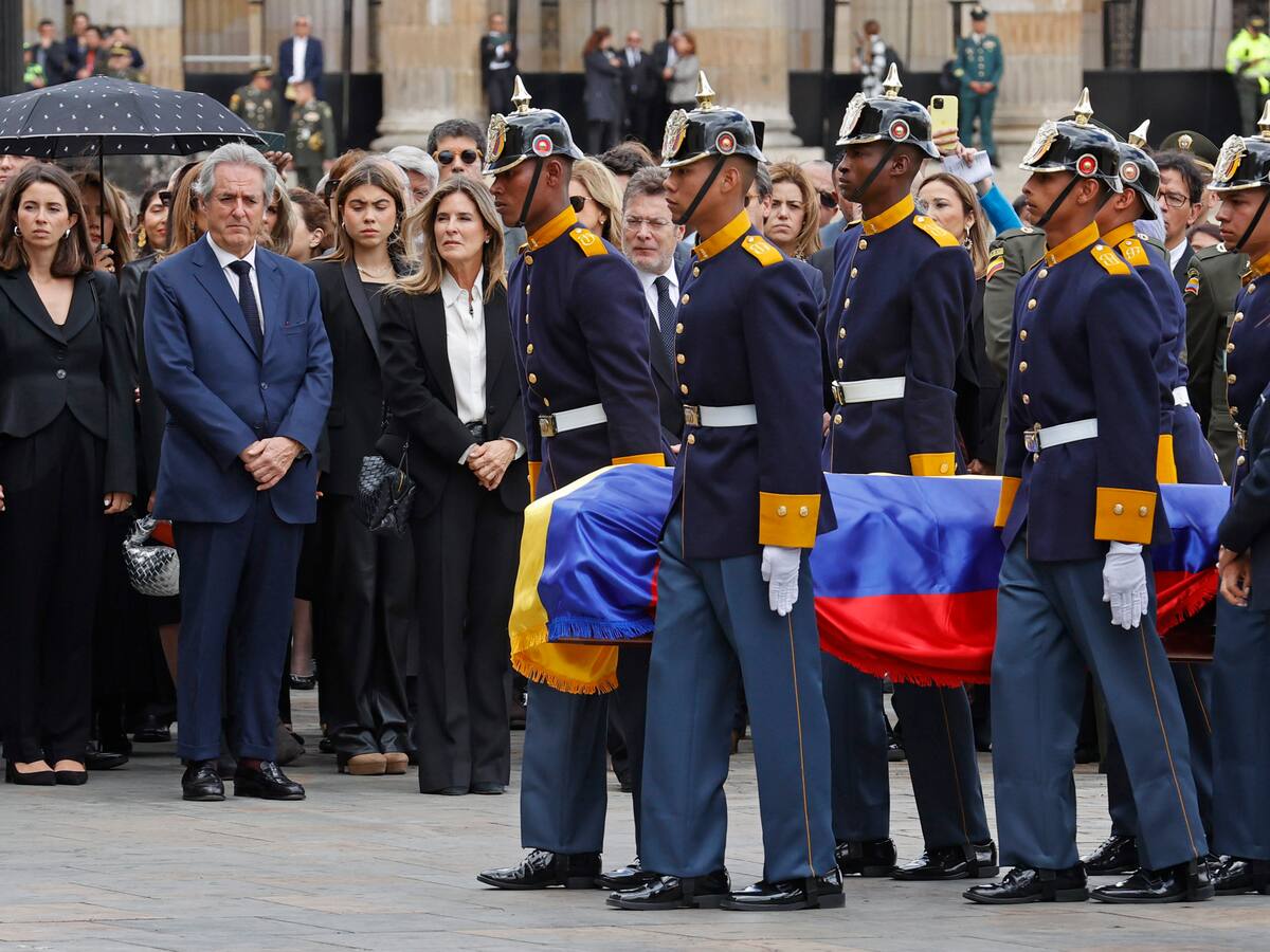 Petro asistió a la misa del maestro Fernando Botero en la Catedral Primada de Bogotá