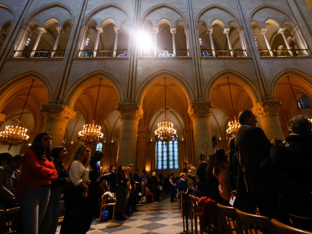 Las campanas de Notre Dame de París sonaron 88 veces para recordar al papa Francisco
