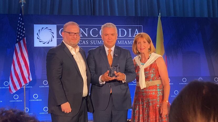 Nicholas Logothetis cofundador y presidente de concordia, Iván Duque, Paula J. Dobriansky, Ph.D. Exsubsecretaria de estado para asuntos globales)