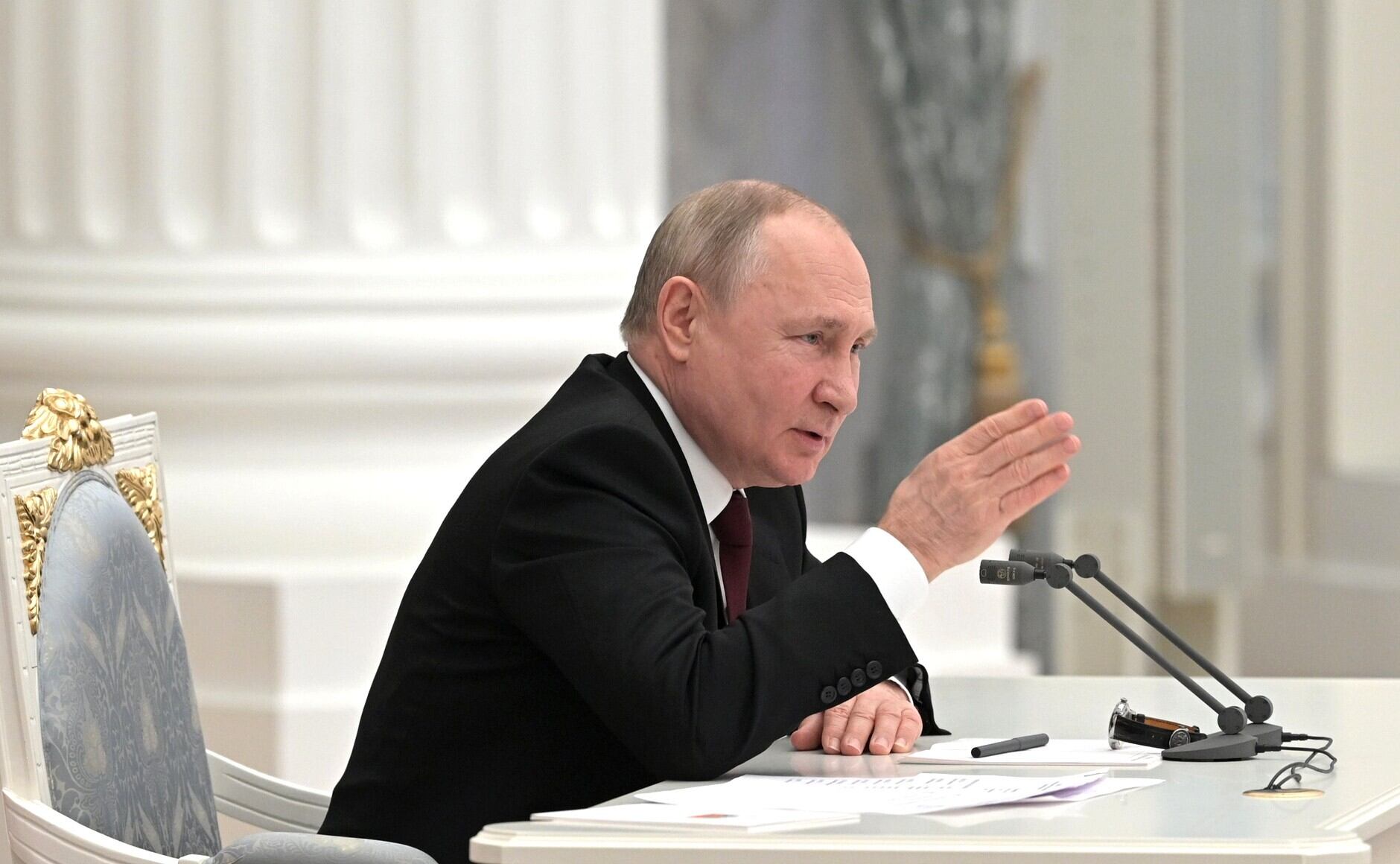 MOSCOW, RUSSIA - FEBRUARY 21: (----EDITORIAL USE ONLY â MANDATORY CREDIT - "KREMLIN PRESS OFFICE / HANDOUT" - NO MARKETING NO ADVERTISING CAMPAIGNS - DISTRIBUTED AS A SERVICE TO CLIENTS----) Russian President Vladimir Putin summons meeting of Russia's Security Council at Kremlin in Moscow, Russia on February 21, 2022. (Photo by Kremlin Press Office/Handout/Anadolu Agency via Getty Images)