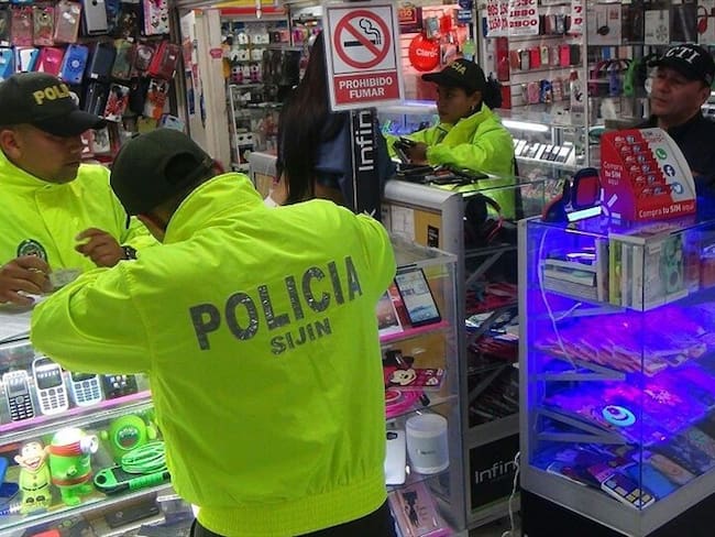 Intervienen centro comercial en Popayán que vendía celulares hurtados. Foto: Policía Metropolitana de Popayán