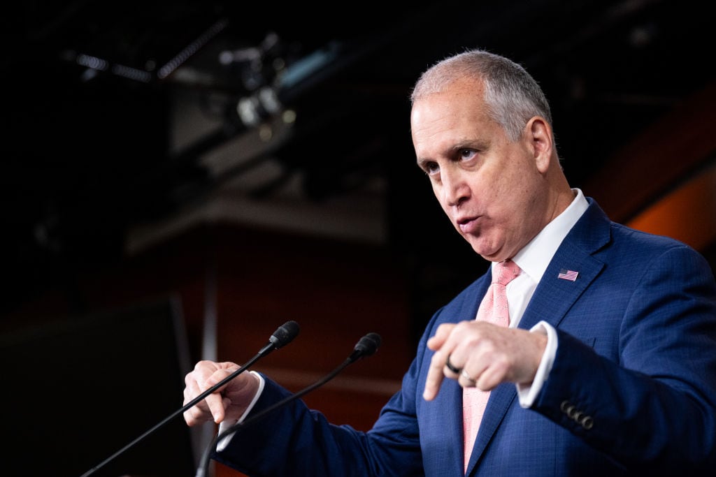 Congresista Díaz-Balart explica en W Radio proyecto que propone reducir ayuda para Colombia