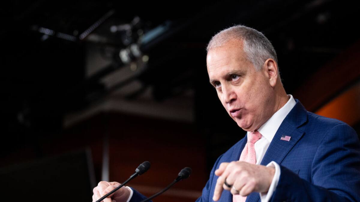 Congresista Díaz-Balart explica en W Radio proyecto que propone reducir ayuda para Colombia