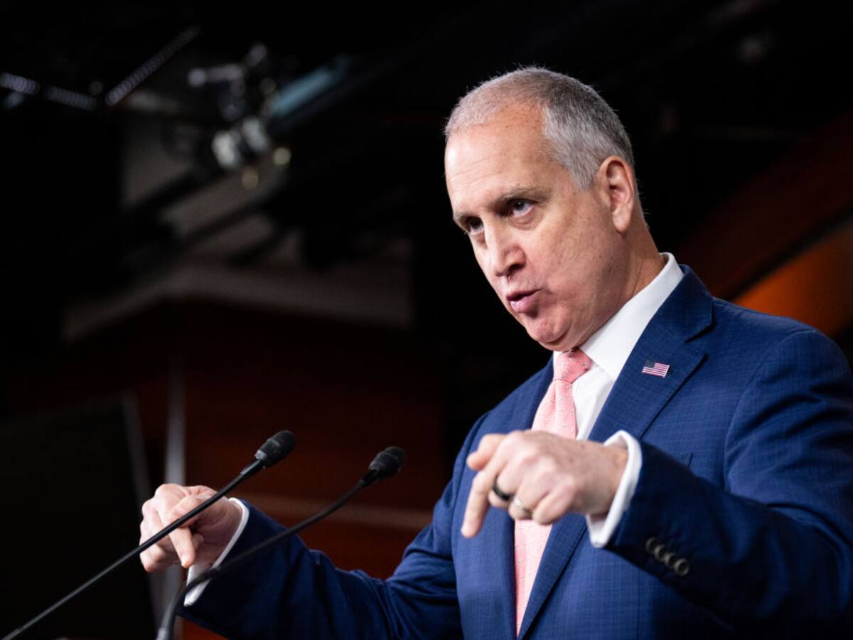 Congresista Díaz-Balart explica en W Radio proyecto que propone reducir ayuda para Colombia