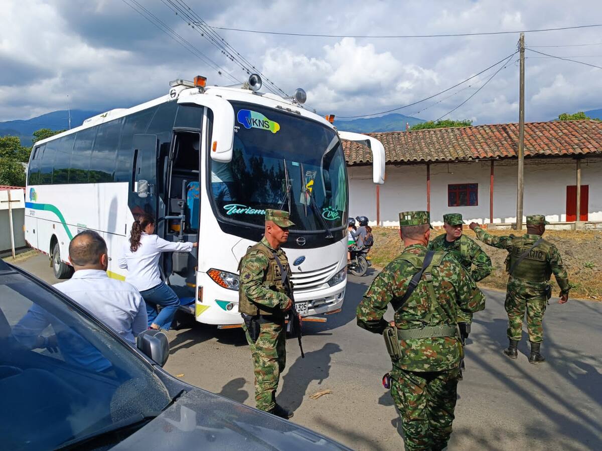 Atacaron en el Valle a caravana en la que viajaban funcionarios de Asocaña y periodistas
