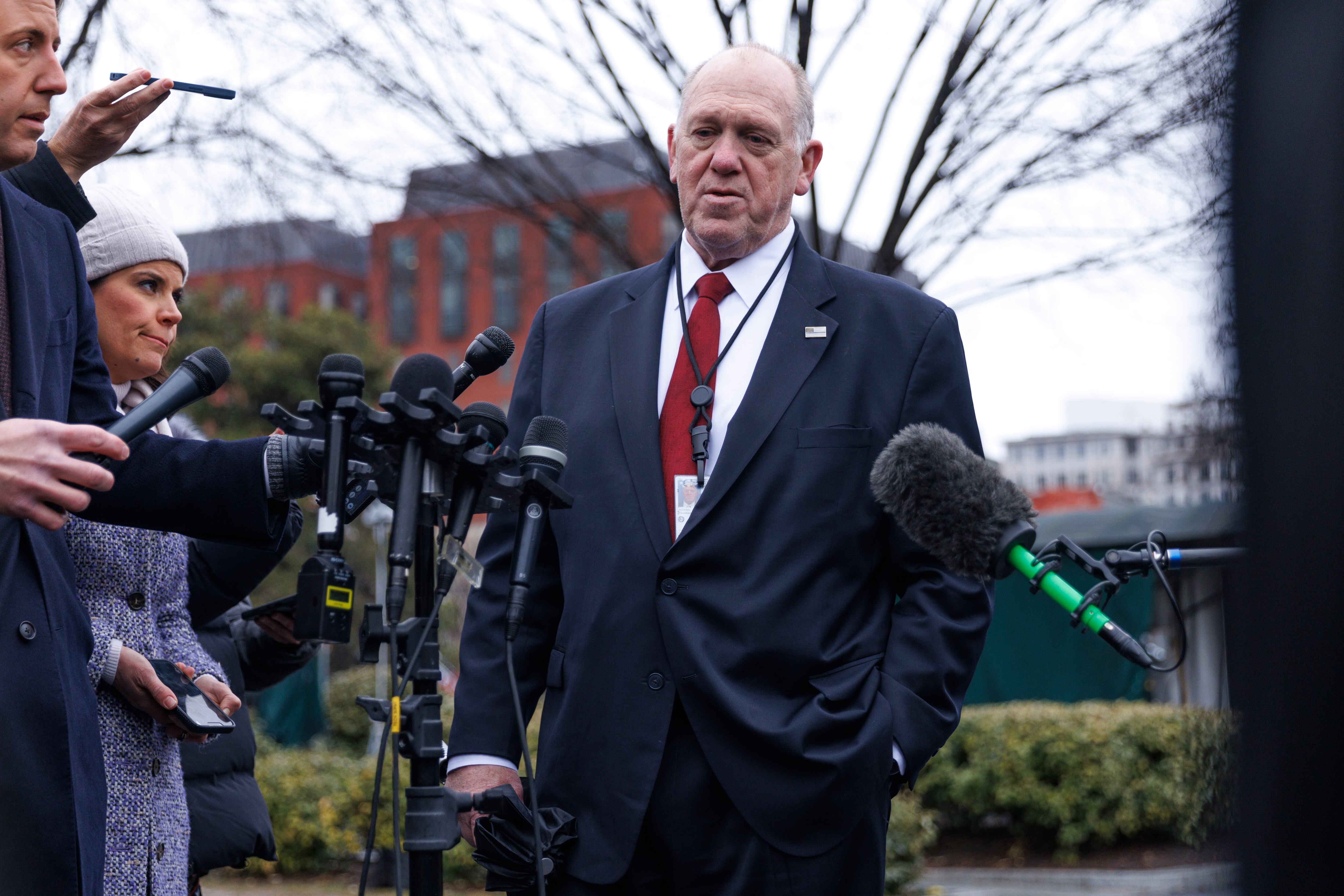 Tom Homan quien brinda declaración en la casa blanca. FOTO: EFE/EPA/AARON SCHWARTZ / POOL