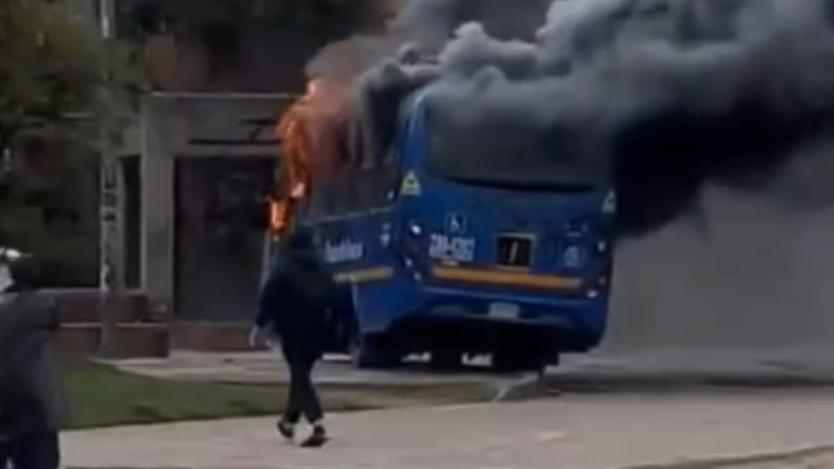 Video: encapuchados quemaron bus del SITP en el sur de Bogotá