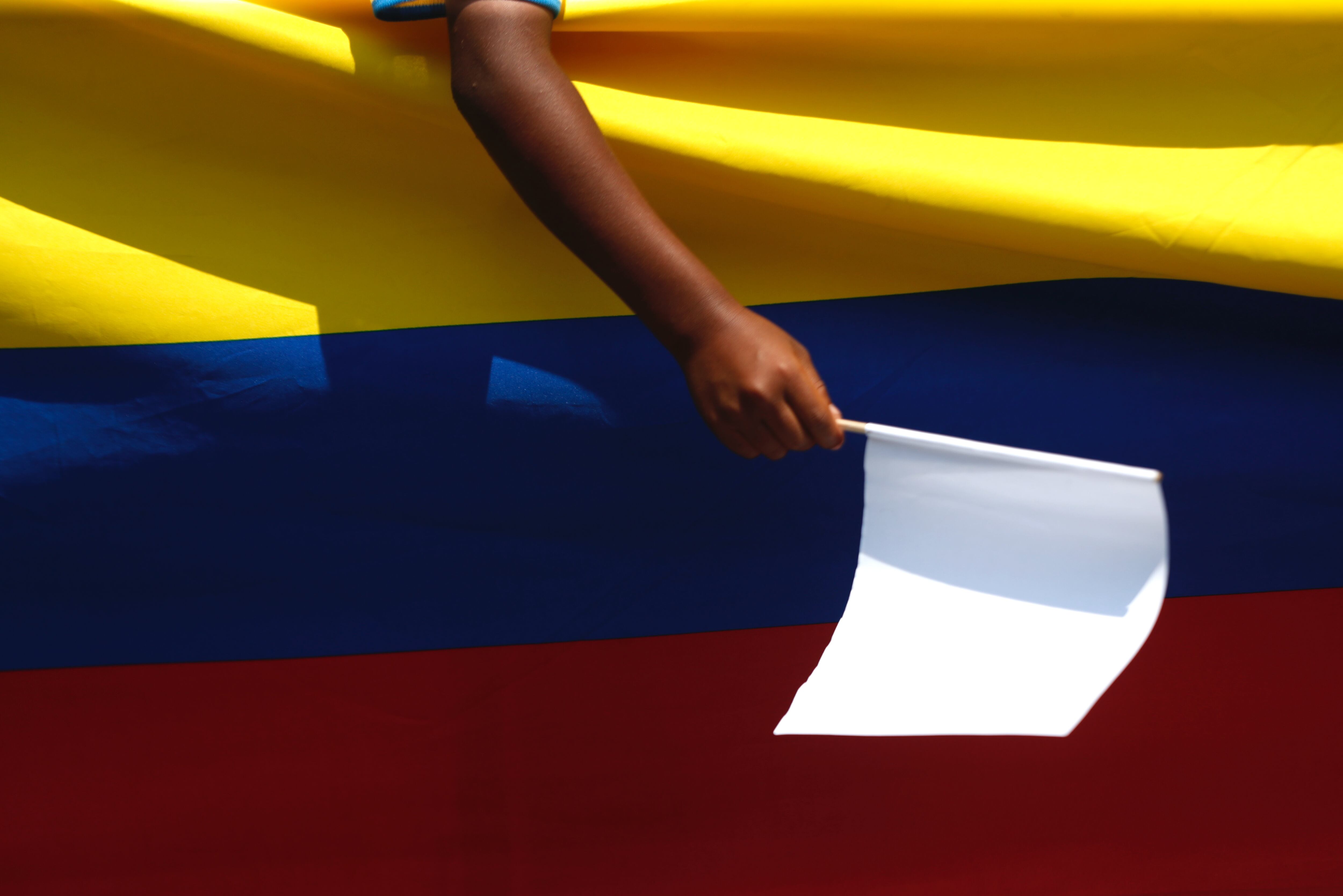 Imagen de referencia de bandera de paz. Foto: Getty Images.