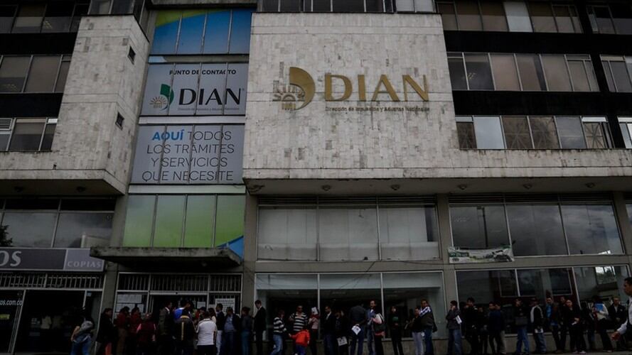 Según la Dian, la factura electrónica traería importantes beneficios para los grandes contribuyentes. Foto: Colprensa