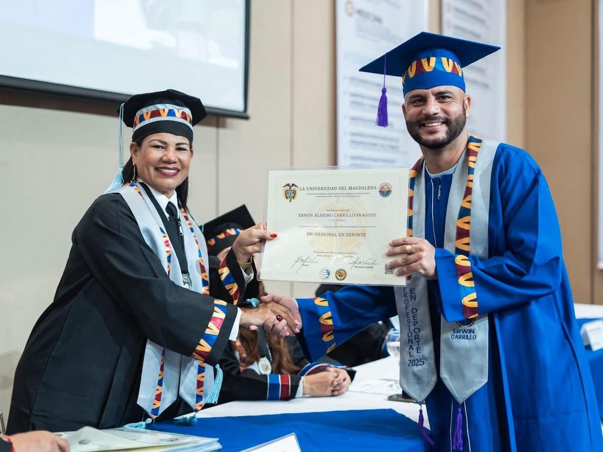 Erwin ‘Alpinito’ Carrillo, máximo goleador de la Primera B del fútbol recibe título profesional