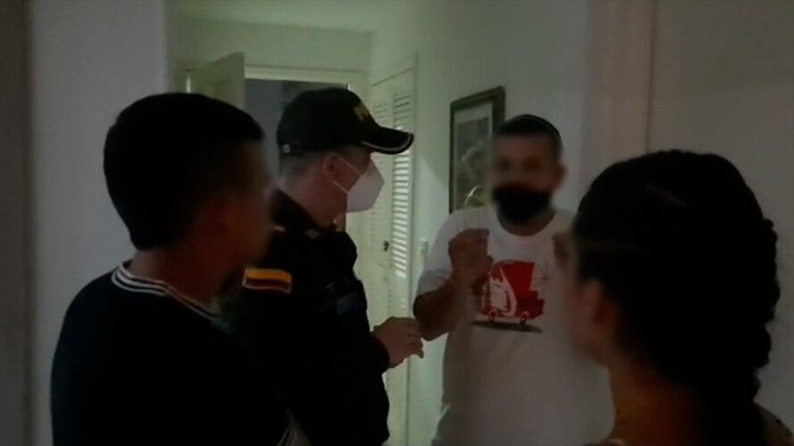 La Policía llegó hasta el lugar de la rumba tras ser alertada por vecinos del apartamento. Foto: Cortesía