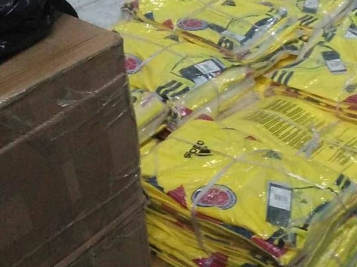 Incautan 5.000 réplicas de camisetas de la Selección Colombia en Bogotá y Cali