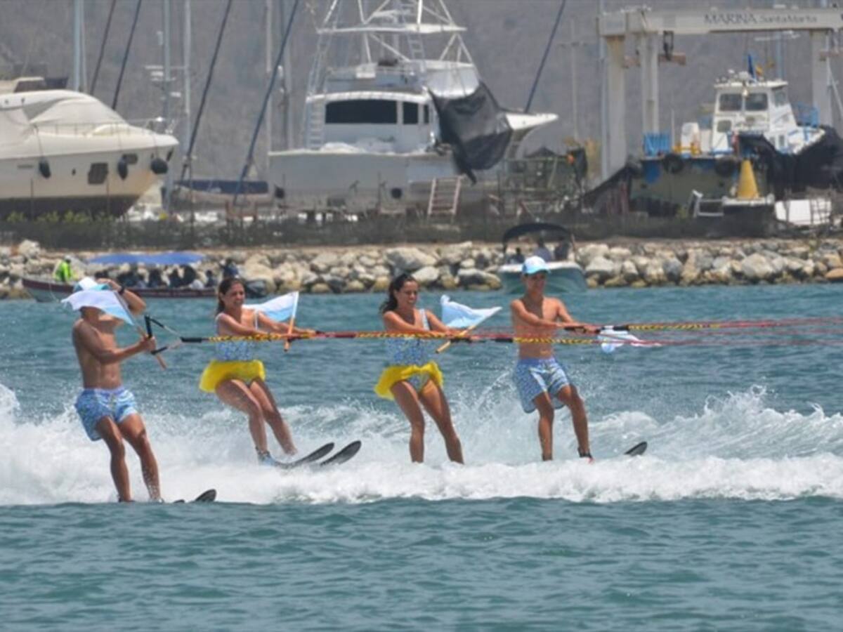 Bahía de Santa Marta fue escenario de revista de esquí acuático