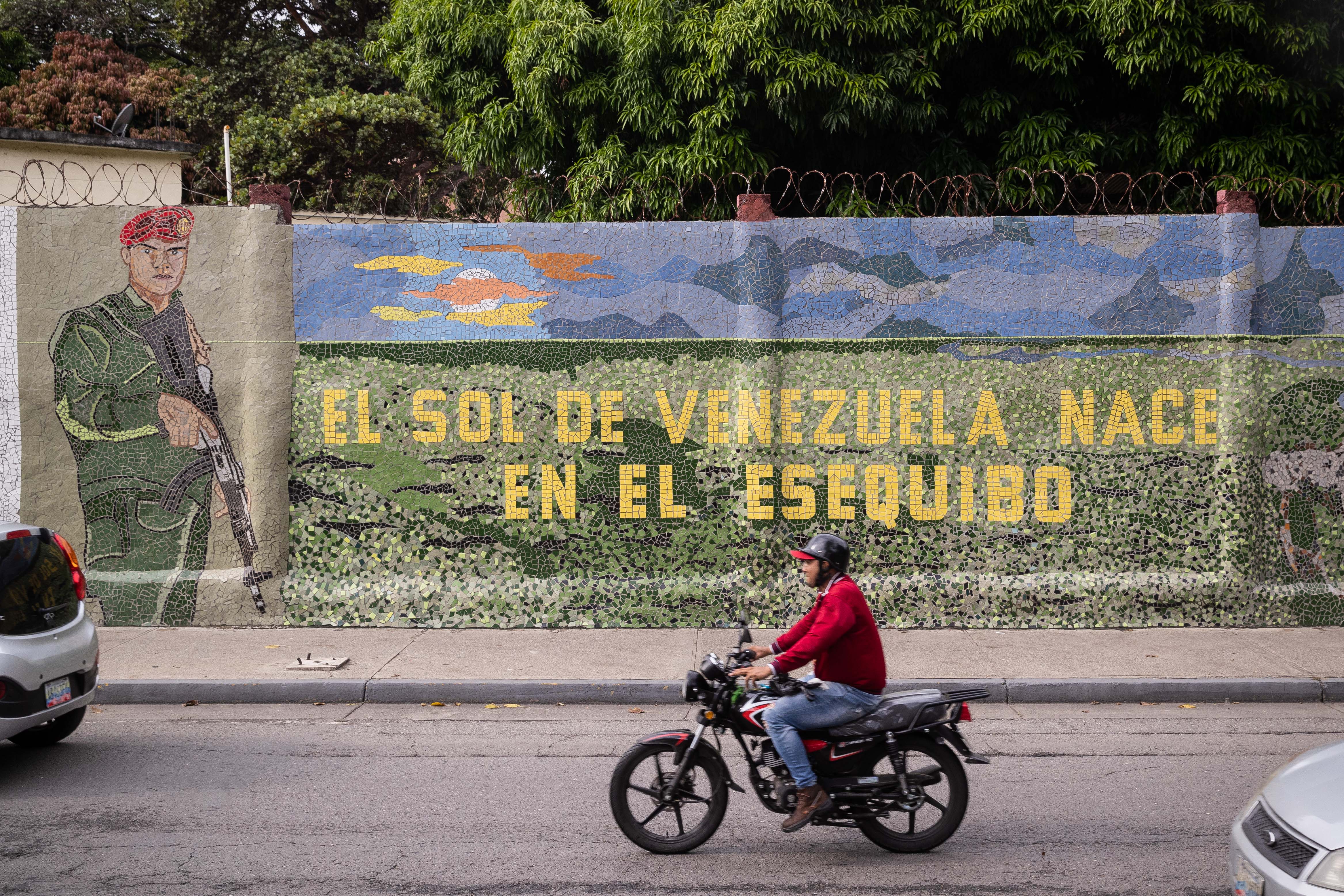 Venezuela celebrará dentro de un mes un referendo consultivo con el que espera aprobar, sin carácter vinculante, la anexión de la Guayana Esequiba. EFE/ Rayner Peña R.