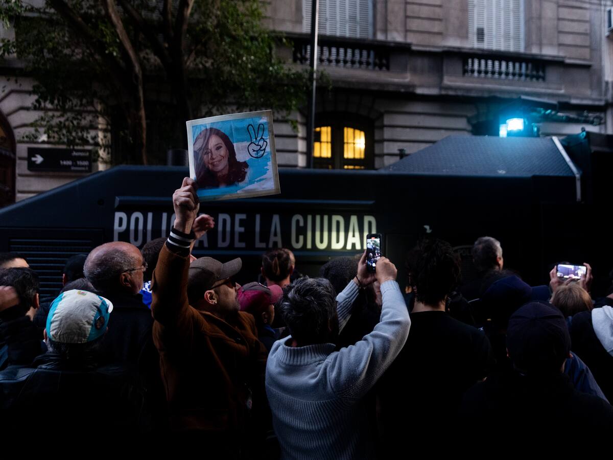 Cortan rutas de acceso a Buenos Aires en protesta contra la condena a Cristina Fernández