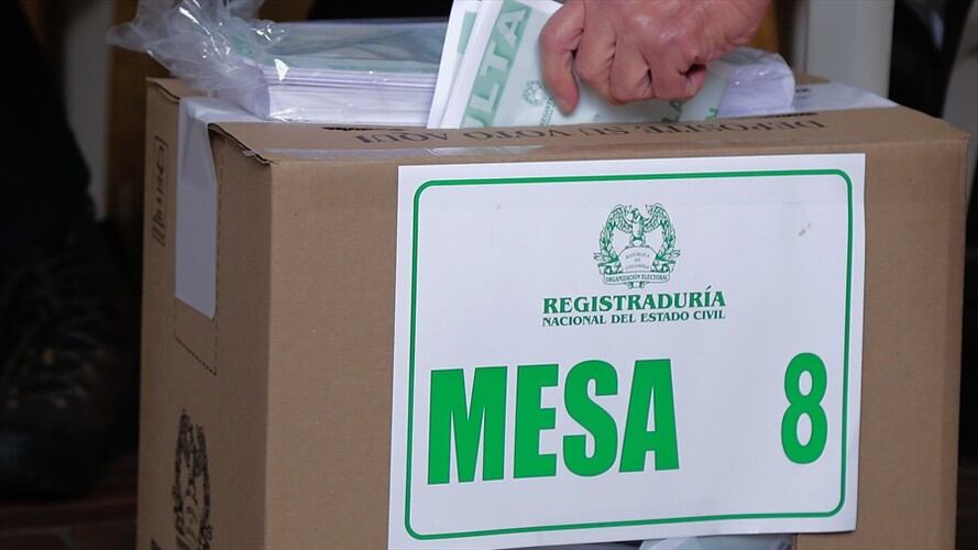 De los 17 partidos y movimientos políticos con personería jurídica vigente, el Partido Liberal Colombiano y el Partido Político Mira, hicieron pública su intención de no participar en ellas. Foto: Colprensa