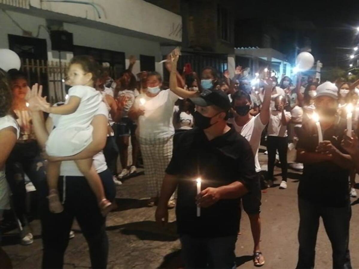 Velatón por la muerte de bebé que recibió un disparo en enfrentamiento de hinchas en Cali