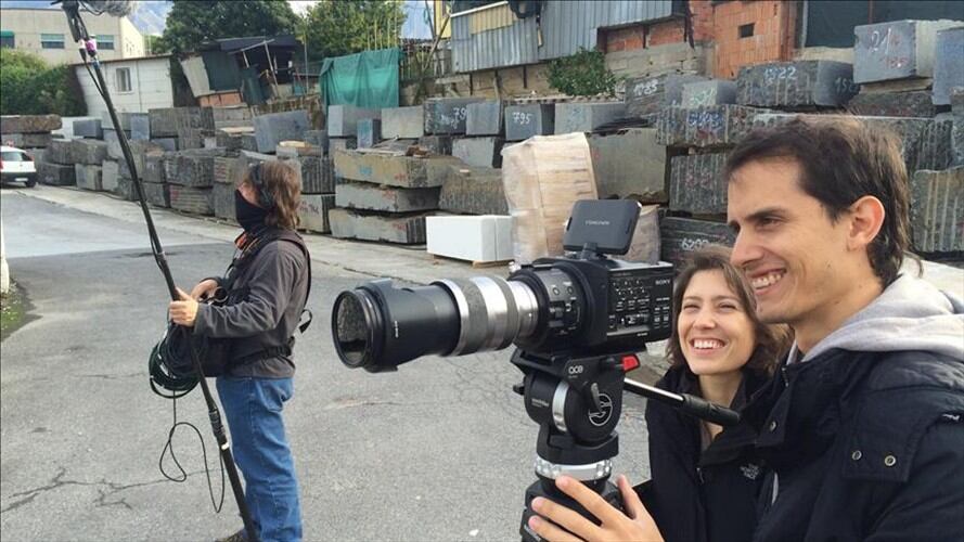 El artista colombiano Tito Lombana es retratado por su nieta en un documental. Foto: Agencia Anadolu