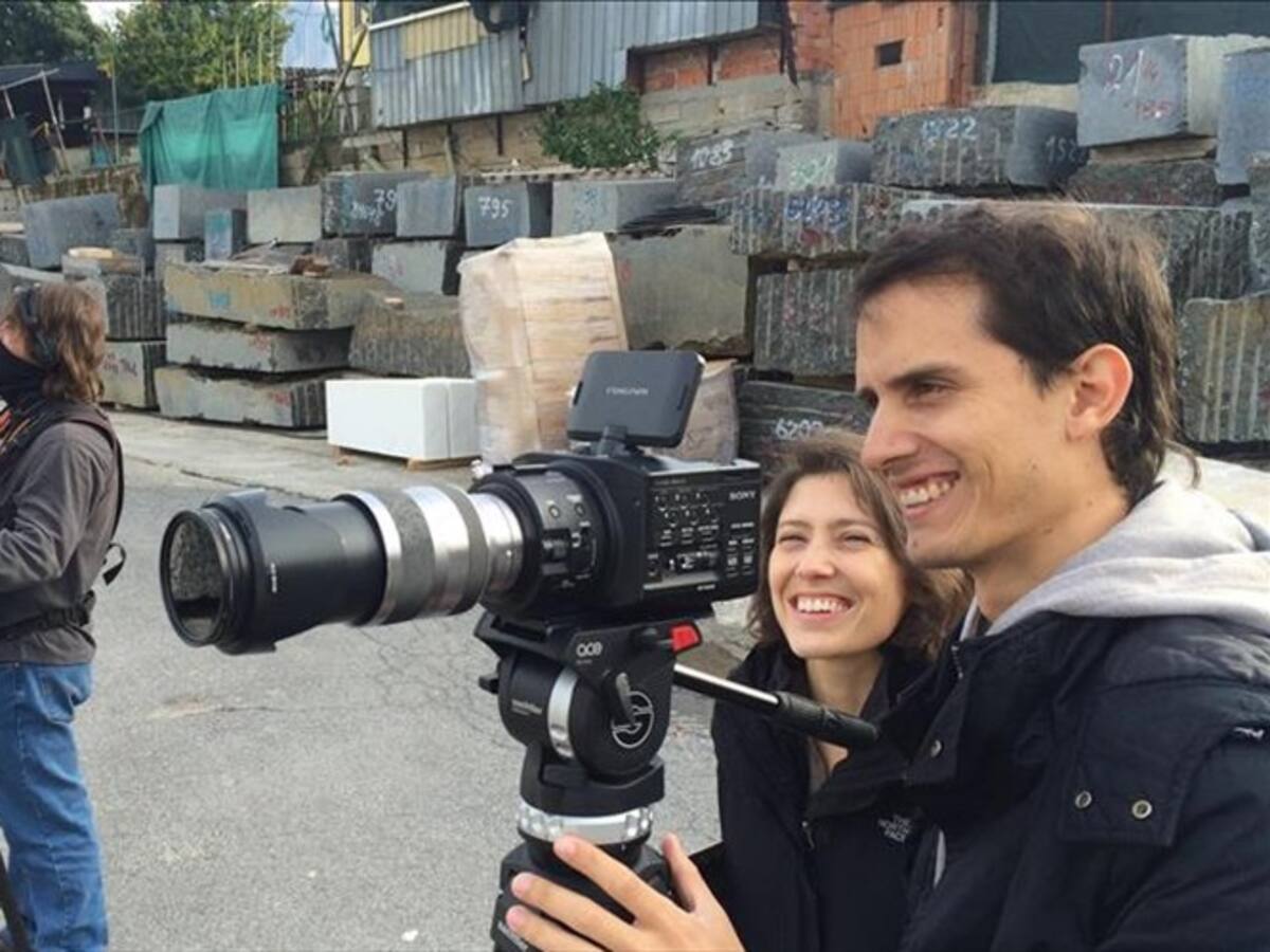 El artista colombiano Tito Lombana es retratado por su nieta en un documental