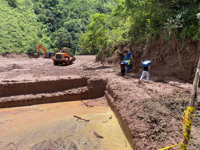 En la vía Ocaña – Sardinata – Cúcuta ya se han removido más de 20.000 m3 de material caído. Foto: Invías.