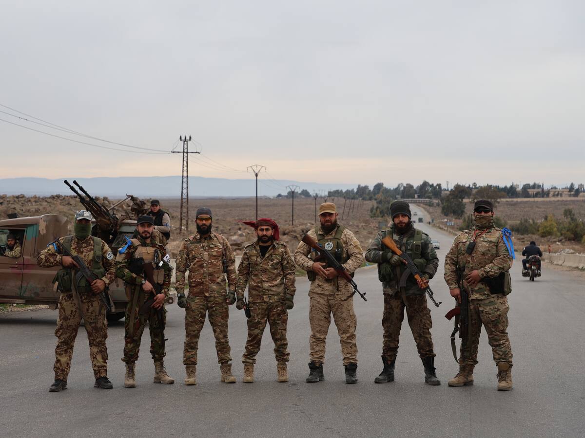 Autoridades sirias disolvieron las facciones militares y las integra bajo mismo mando