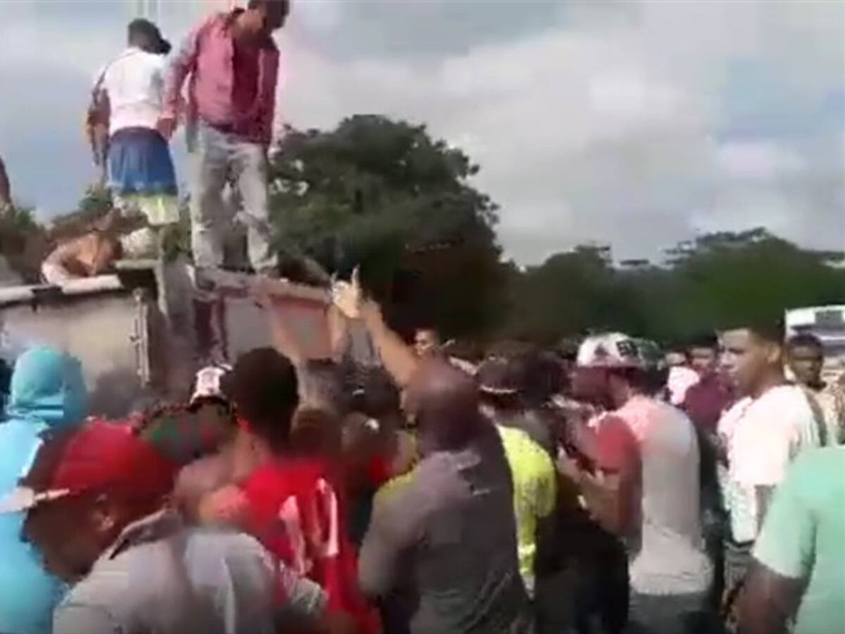 Saquean furgón con 950 kilos de pescado entre Cartagena y Barranquilla