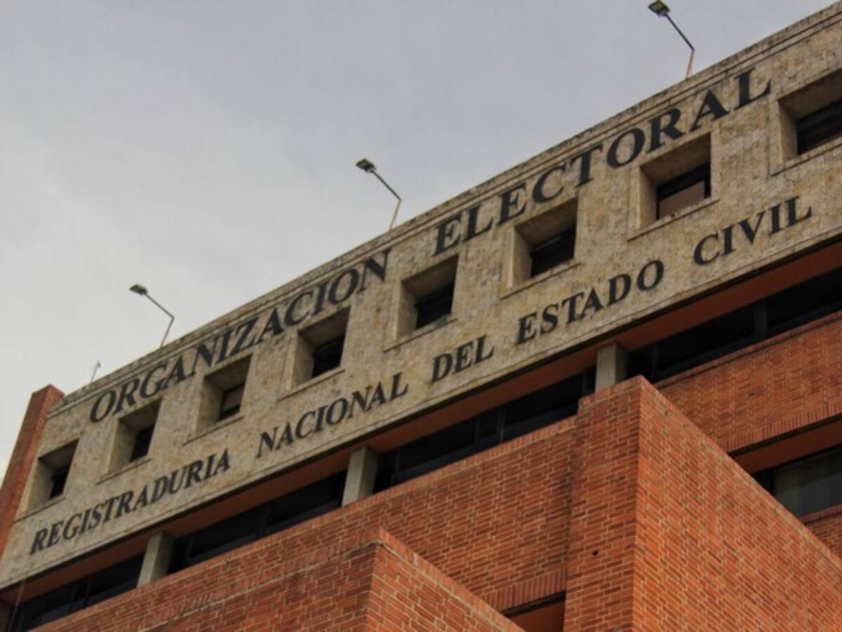 Dos denuncias sobre la Registraduría