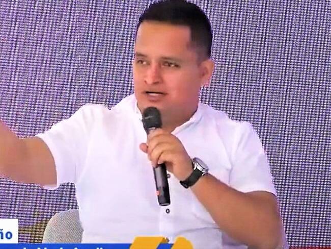 Jonathan Patiño, alcalde de Argelia, expresó sus preocupaciones durante la actividad de la Comisión de la Verdad . Foto: Comisión de la Verdad