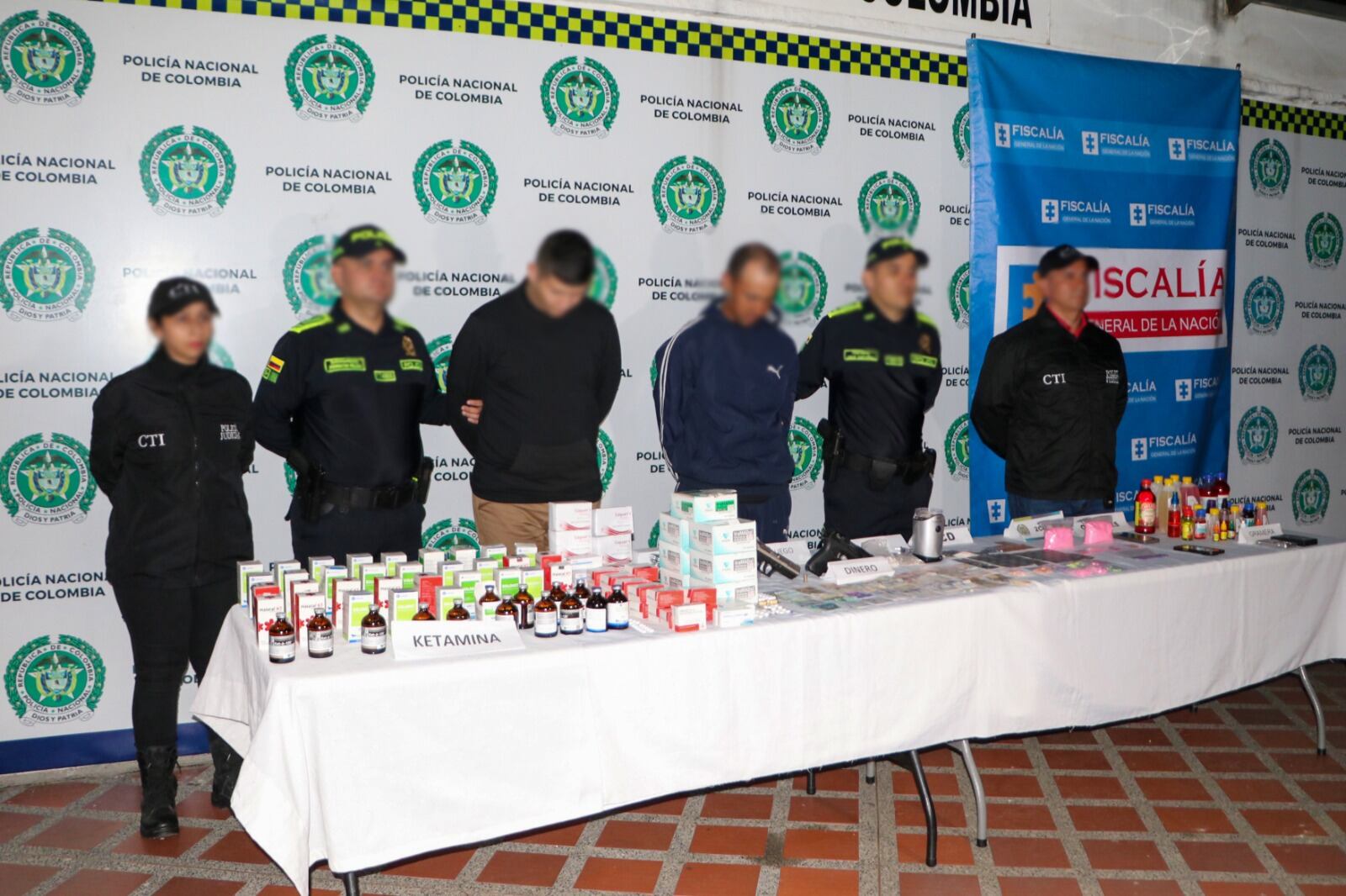 Capturados en un inmueble dee expendio de droga en Dosquebradas (foto: Policía Nacional)