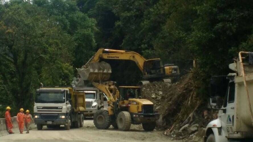 El cierre de la vía al Llano se mantiene de manera indefinida por los continuos derrumbes . Foto: Colprensa